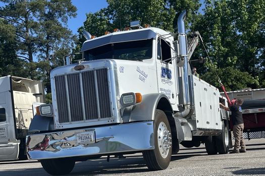 Semi Truck Towing in Oak Grove South Carolina